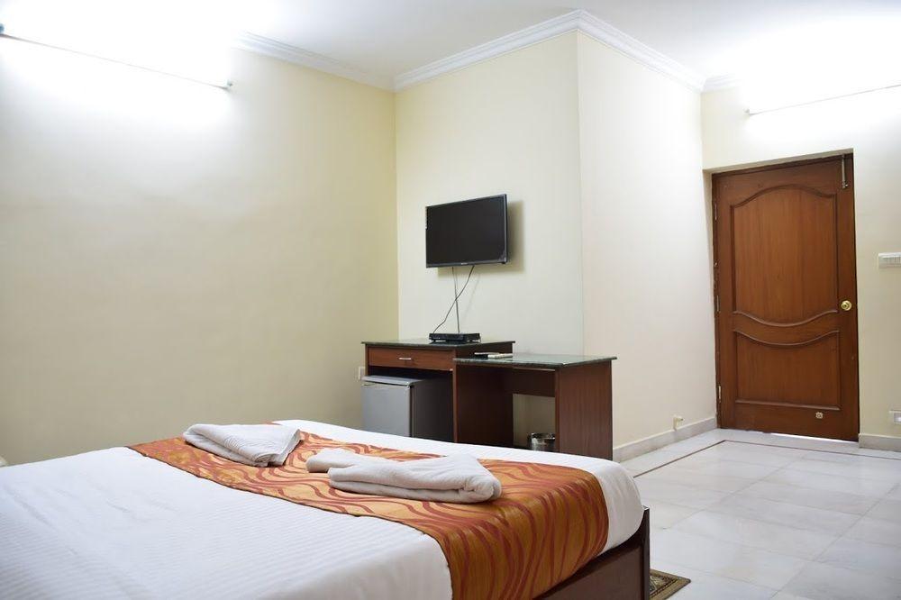 Alpine Glow Residency Crest Hotel Hyderabad Exterior photo